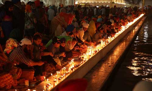 Tưng bừng lễ hội Diwali ở Ấn Độ qua ảnh